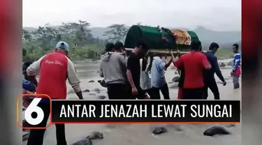 Warga Wanajaya Sumedang, terpaksa membawa jenazah ke pemakaman dengan cara menyeberangi sungai lantaran tak ada jembatan penghubung antar desa di daerah tersebut.