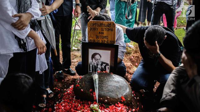 BCL hingga Wulan Guritno Hadiri Pemakaman Deddy Sutomo