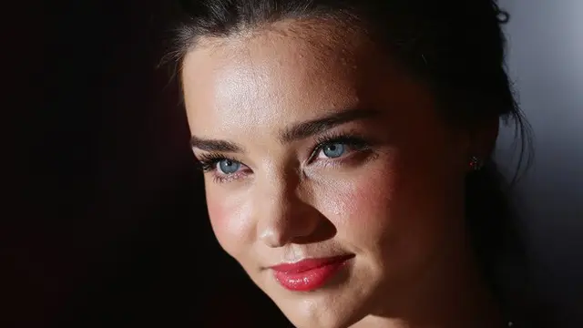 Tips Memakai Blush-On ala Miranda Kerr
