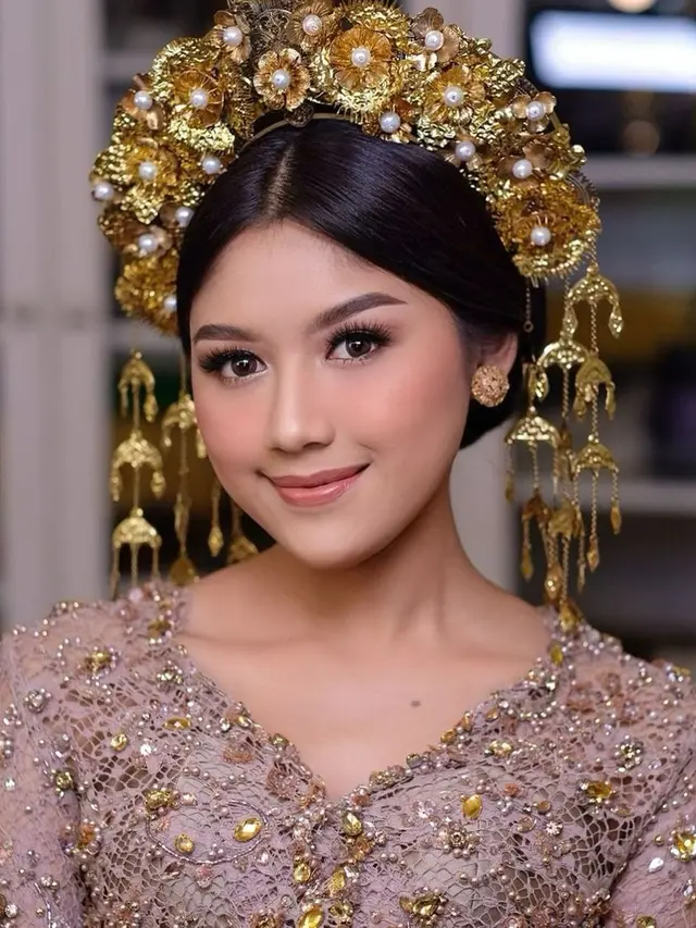 7 Potret Erina Gudono Pakai Busana Adat Minangkabau di Istana Merdeka yang Jadi Sorotan