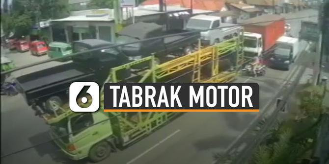VIDEO: Truk Kontainer Tabrak Pemotor Hendak Menyebrang Jalan