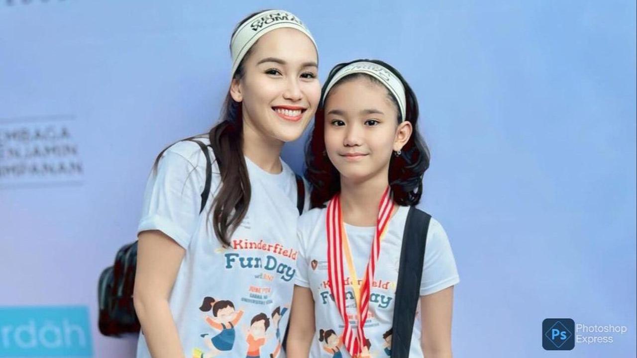 Potret Bilqis Ikut Fun Walk Sekolah Ditemani Ayu Ting Ting, Netizen 'Langsung Training Debut di Korea Aja