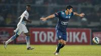 Pemain Arema Cronus, Esteban Vizcarra, Minggu (3/4/2016). (Bola.com/Vitalis Yogi Trisna)