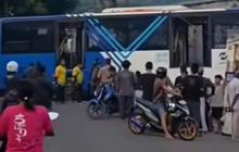 Pagi-Pagi, Bus Transjakarta Tabrak Kios dan Rumah di Cakung hingga Porak Poranda