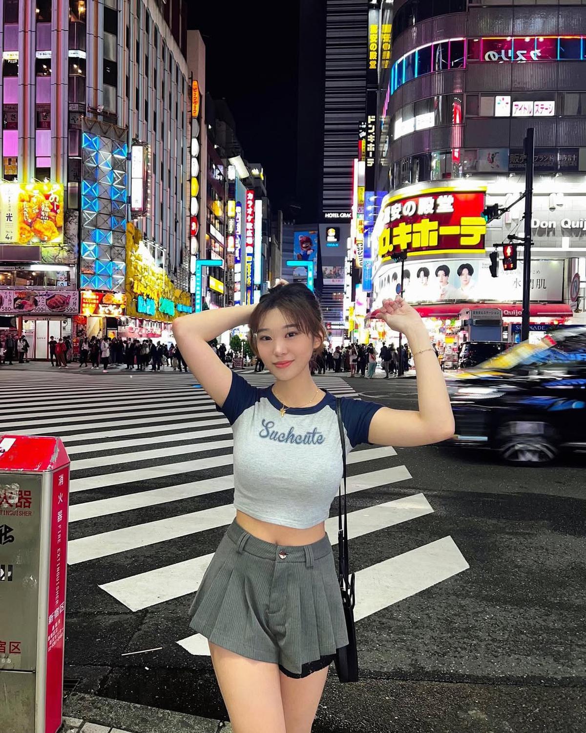 Potret Livy Renata dengan Outfit Casual, Dari Pakai Hoodie hingga Tanktop