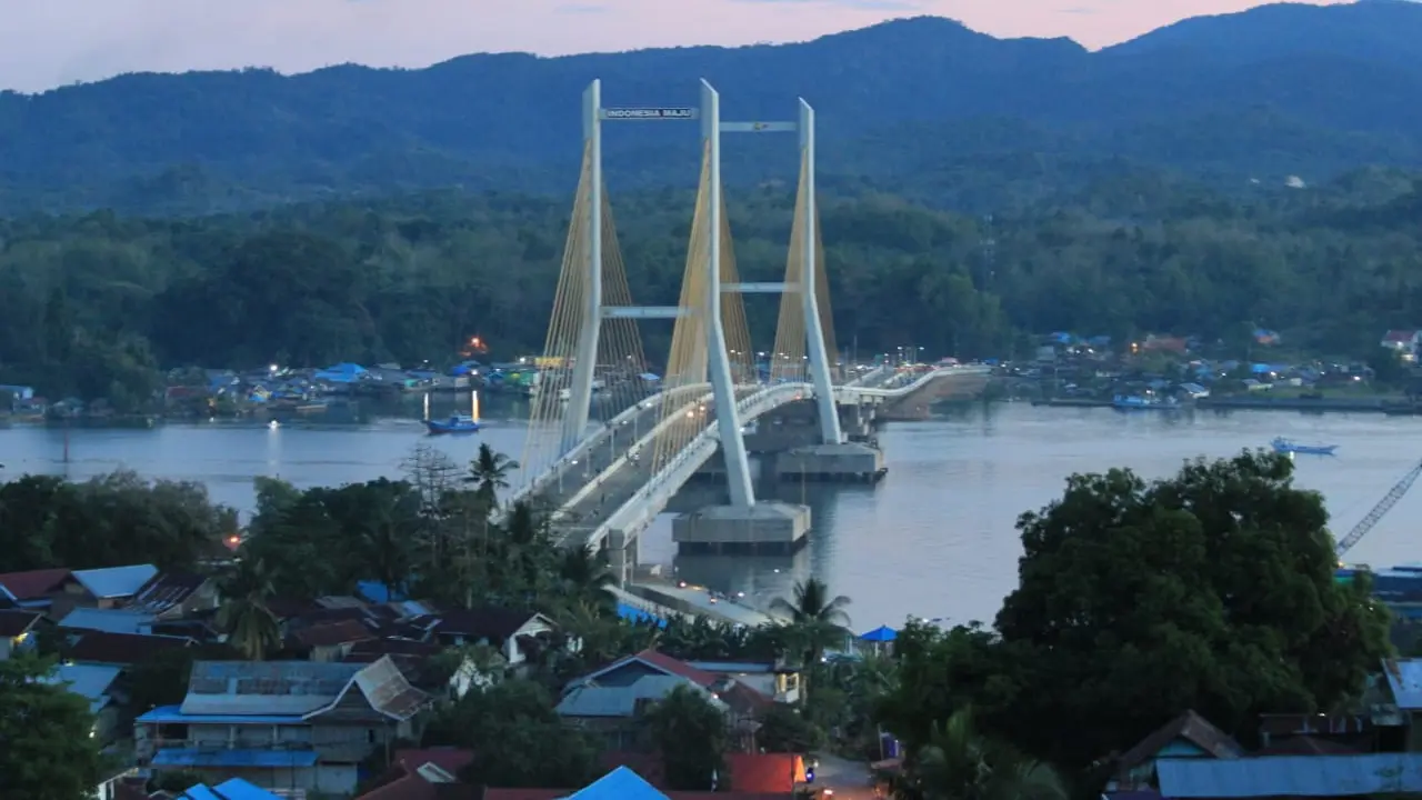 Pawang Hujan diturunkan mengawal Munas Kadin VIII di Kota Kendari.(Liputan6.com/Foto Deny Lanundape)
