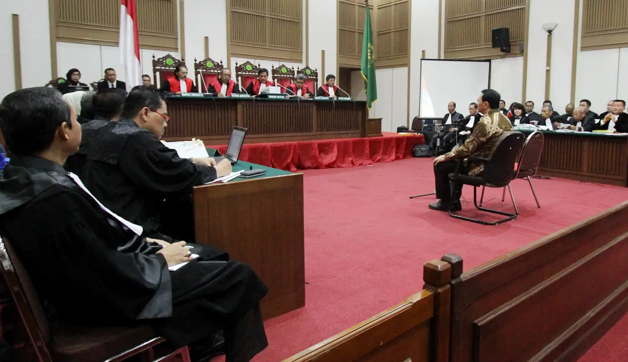 Suasana persidangan Lanjutan dugaan kasus penistaan agama yang dilakukan  Basuki T Purnama di Auditorium Kementan, Jakarta Selatan, Selasa (17/1). Sidang ke-6 ini juga mendengarkan 2 saksi penyidik dari Polres Bogor. (Liputan6.com/Resa Esnir/Pool)