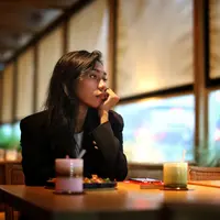 Menyikapi kehidupan yang dijalani./Copyright Fimela - Adrian Utama Putra