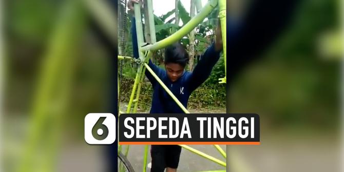 VIDEO: Viral, Aksi Pria Kayuh Sepeda Setinggi 3 Meter