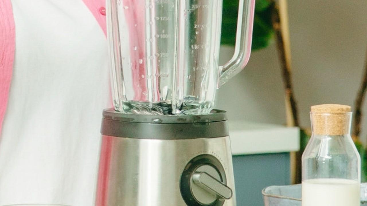 Cara Membersihkan Sisa Lemak di Blender Hanya dengan Menggunakan Satu Jenis Sampah Dapur