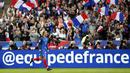 Pemain Prancis, Antoine Griezmann merayakan golnya ke gawang Belarusia pada kualifikasi Piala Dunia 2018 grup A di Stade de France stadium, Saint-Denis (10/10/2017). Prancis menang 2-1. (AP/Christophe Ena)