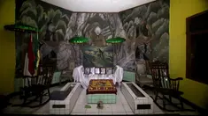 Pertapaan yang dianggap keramat itu konon menjadi tempat menyepi orang-orang yang ingin meningkatkan tingkat spiritualnya.Bahkan salah satu petinggi negeri yaitu Soekarno konon pernah mengunjungi tempat ini.Soekarno yang konon dipercaya dekat dengan ...