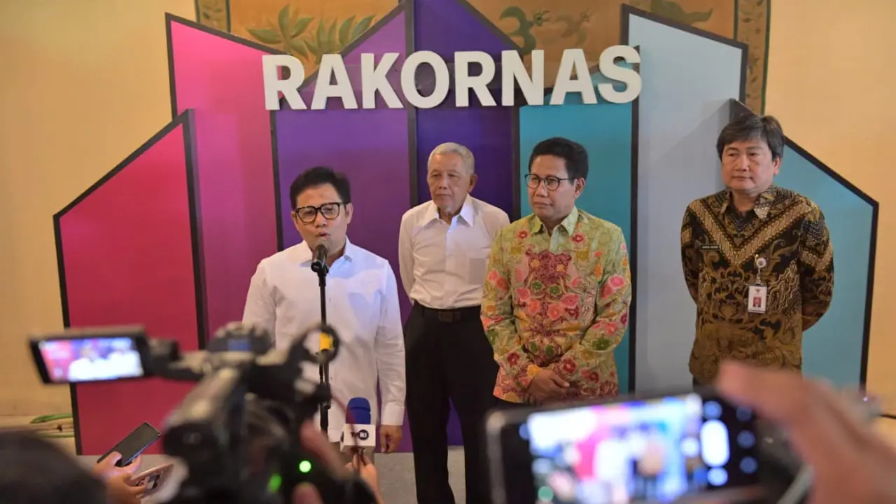 Wakil Ketua DPR RI Abdul Muhaimin Iskandar (Gus Imin) bersama Menteri Desa Pembangunan Daerah Tertinggal dan Transmigrasi (Mendes PDTT) Abdul Halim Iskandar.