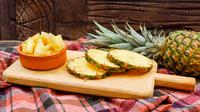 How to pick a pineapple. (Photo: 8photo/Freepik)