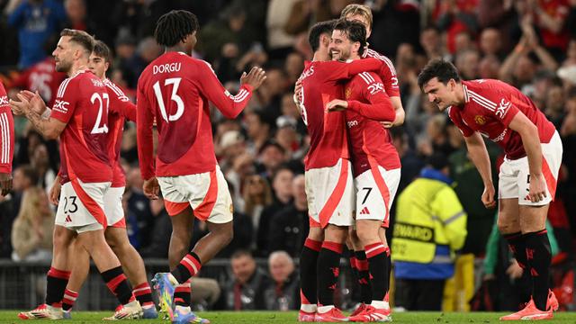 Manchester United Tantang Tottenham Hotspur