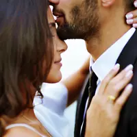 Pasti sangat bahagia saat kita punya pasangan yang romantis/copyright: unsplash/mari lezhava