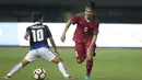 Gelandang Timnas Indonesia U-19 Witan Sulaiman saat Indonesia U-19 menjamu Kamboja U-19 di Stadion Patriot, Bekasi, (4/10/2017)