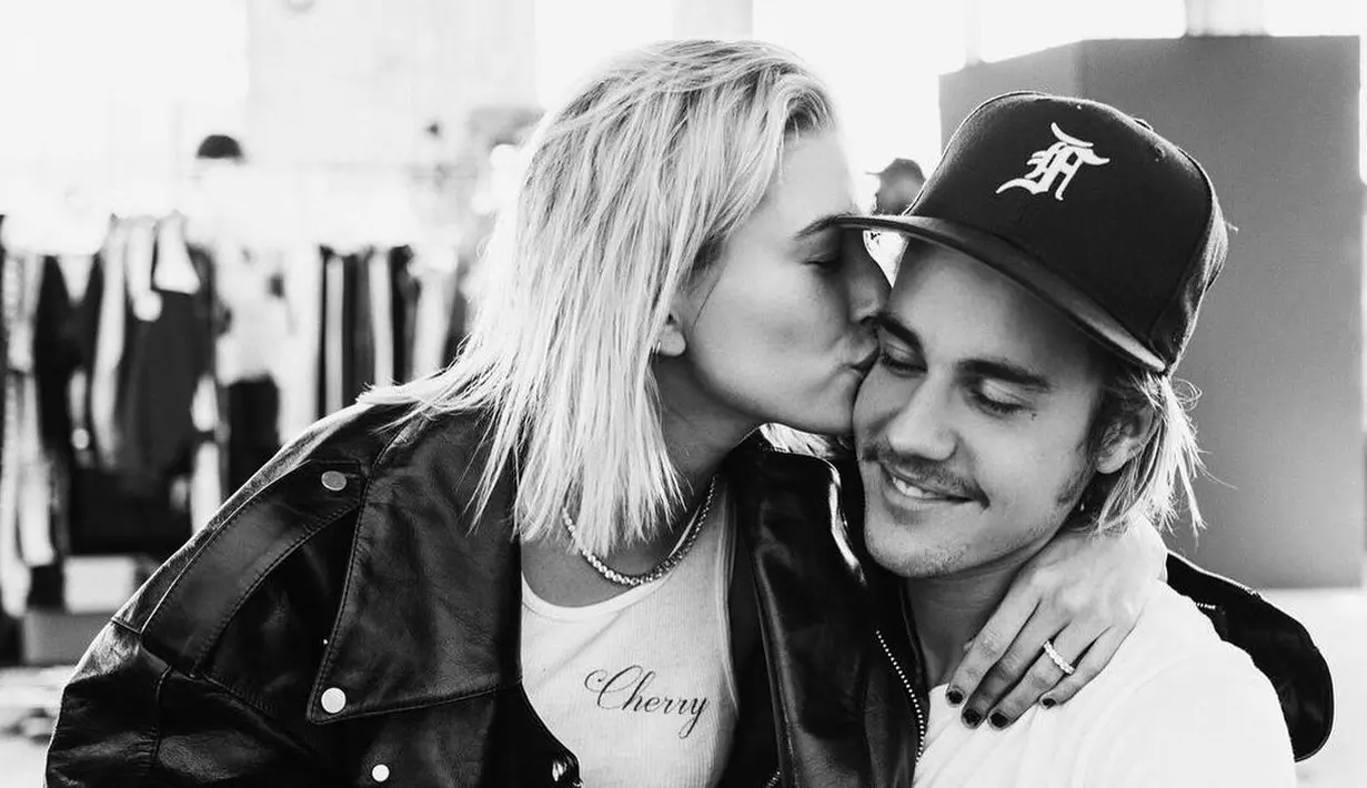 Rumah tersebut miliki private access menuju danau dan membuatnya lebih romantis. (instagram/justinbieber)