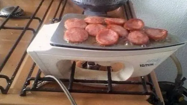 Barbeque di atas seterika