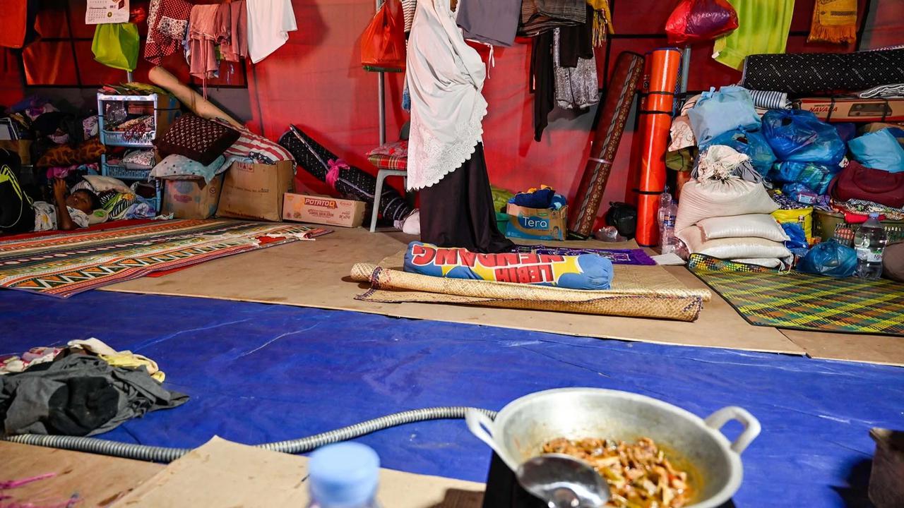 FOTO: Ramadan di Tengah Pengungsian Korban Banjir Aceh