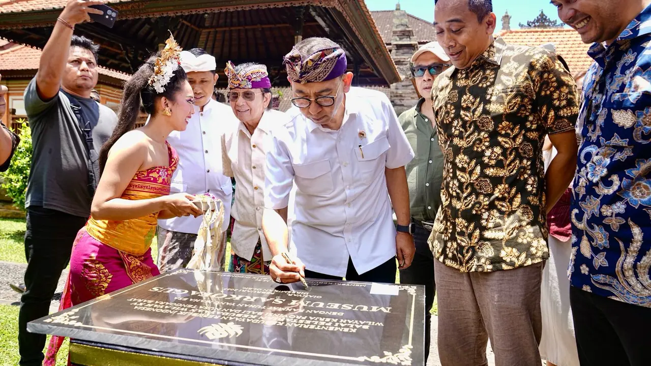 Menteri Kebudayaan Fadli Zon meresmikan Museum Sarkofagus di Kabupaten Gianyar, Bali, pada Kamis (27/2/2025)