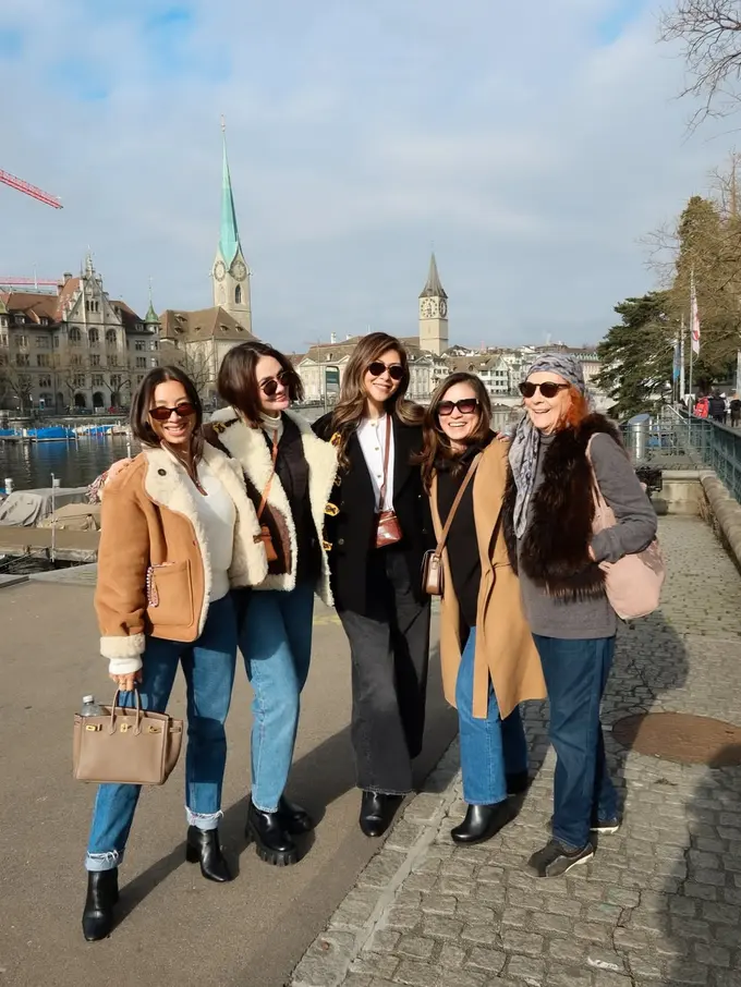 Di Usia 79 Tahun, Ibu Luna Maya Tampil Slay Ikut Girls Trip Bareng Jennifer Bachdim hingga Marianne Rumantir di Swiss