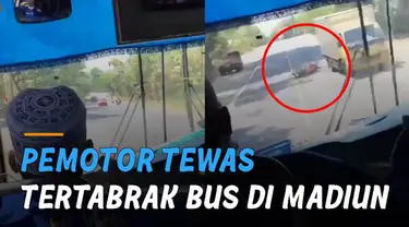 Detik-detik terjadinya kecelakaan bus yang menewaskan seorang pemotor terekam seorang penumpang.