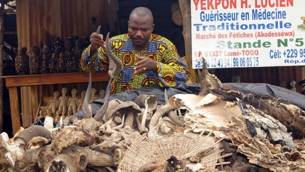 Menengok pasar jimat para dukun di Afrika
