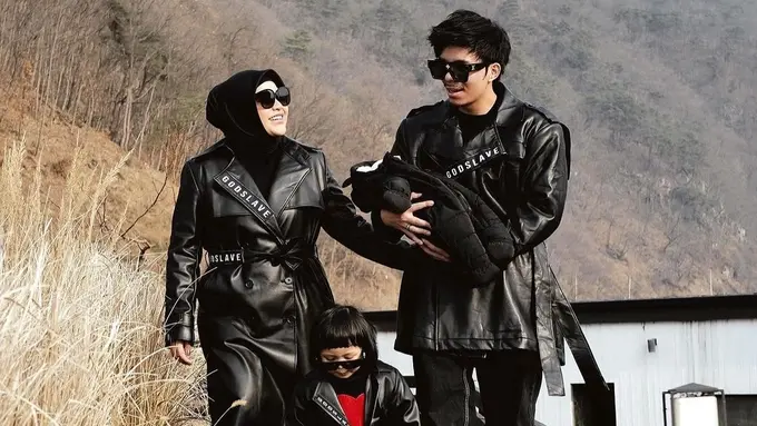 Atta Halilintar mengajak keluarga kecilnya liburan di Korea, potret Ameena bikin netizen gemas