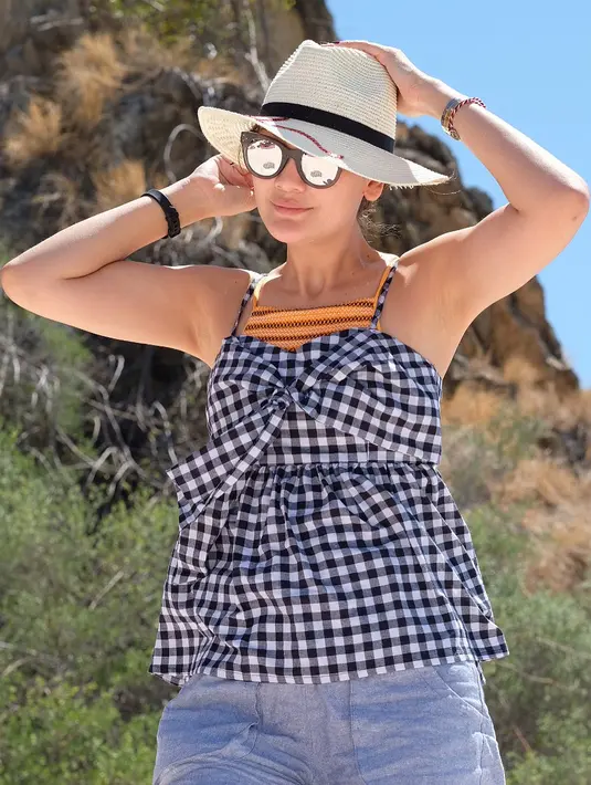 "Masalahnya kan di orangtua. Susah buat terima," kata Luna Maya kepada Billy Syahputra dan Raffi Ahmad dilansir dari Liputan6. (Instagram/lunamaya)