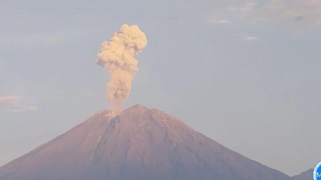 Gunung Semeru Erupsi, Awan Panas Meluncur hingga 3,5 Kilometer