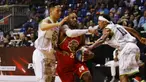 Pebasket tim Merah, Palmore Thomas, berusaha melewati pebasket tim Putih, Prawiro Xaverius, pada laga IBL All Star di Britama Arena, Jakarta, Minggu (7/1/2018). Tim Putih menang 130-114 atas tim Merah. (Bola.com/M Iqbal Ichsan)
