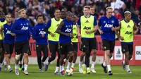 Manchester United saat latihan di Optus Stadium Perth, Kamis (11/7/2019), jelang laga persahabatan melawan Perth Glory. (AFP/Tony Ashby)