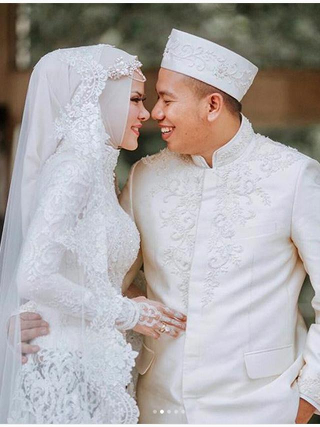 [Bintang] Vicky Prasetyo dan Angel Lelga