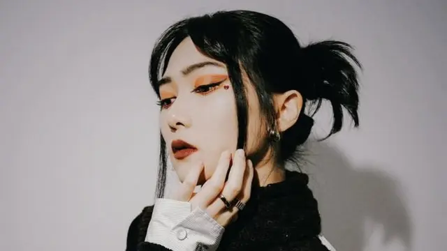 Potret Isyana Sarasvati dengan Makeup Bold yang Unik (credit: instagram/isyanasarasvati)