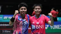 Apriyani Rahayu/Siti Fadia merayakan sukses lolos ke final Malaysia Open 2022. (Dok. PBSI)