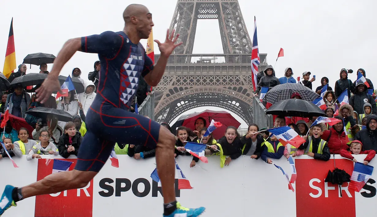 Jimmy Vicaut atlet asal Prancis bersaing dalam lari 100m putra di taman Champs de Mars, Paris, Rabu (13/9). Komite Olimpiade Internasional (IOC) putuskan Paris sebagai tuan rumah Olimpiade ke XXXIII pada 2024. (AP Photo/Thibault Camus)