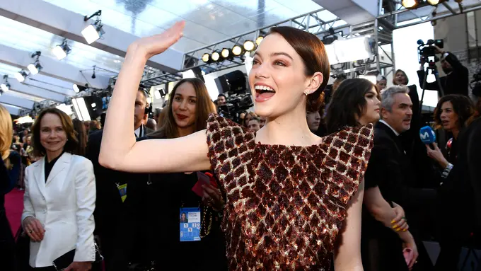 Emma Stone Tampil Cantik di Karpet Merah di Oscar 2019