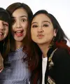 Tiga artis muda menjadi cover novel. Ketiganya artis tersebut adalah Cassandra Lee, Salshabila Adriani dan Beby Tsania. Ketiganya akan menjadi cover masing-masiing untuk judul Reverse, Revenge dan Replace. (Nurwahyunan/Bintang.com)