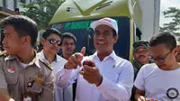 Di Sukabumi, Menteri Amran lepas ekspor manggis dan bantuan untuk 10 ribu petani milenial. (foto: dok. Kementan)