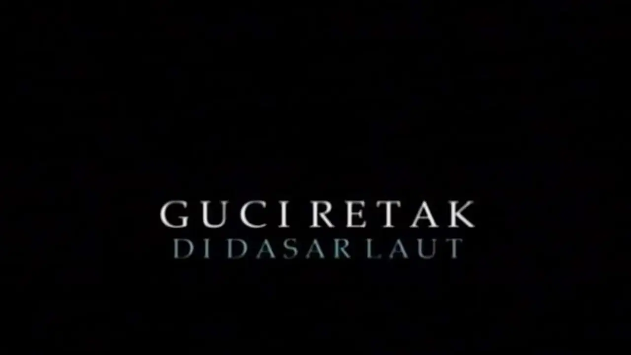 Potret Menembus Batas: Guci Retak di Dasar Laut