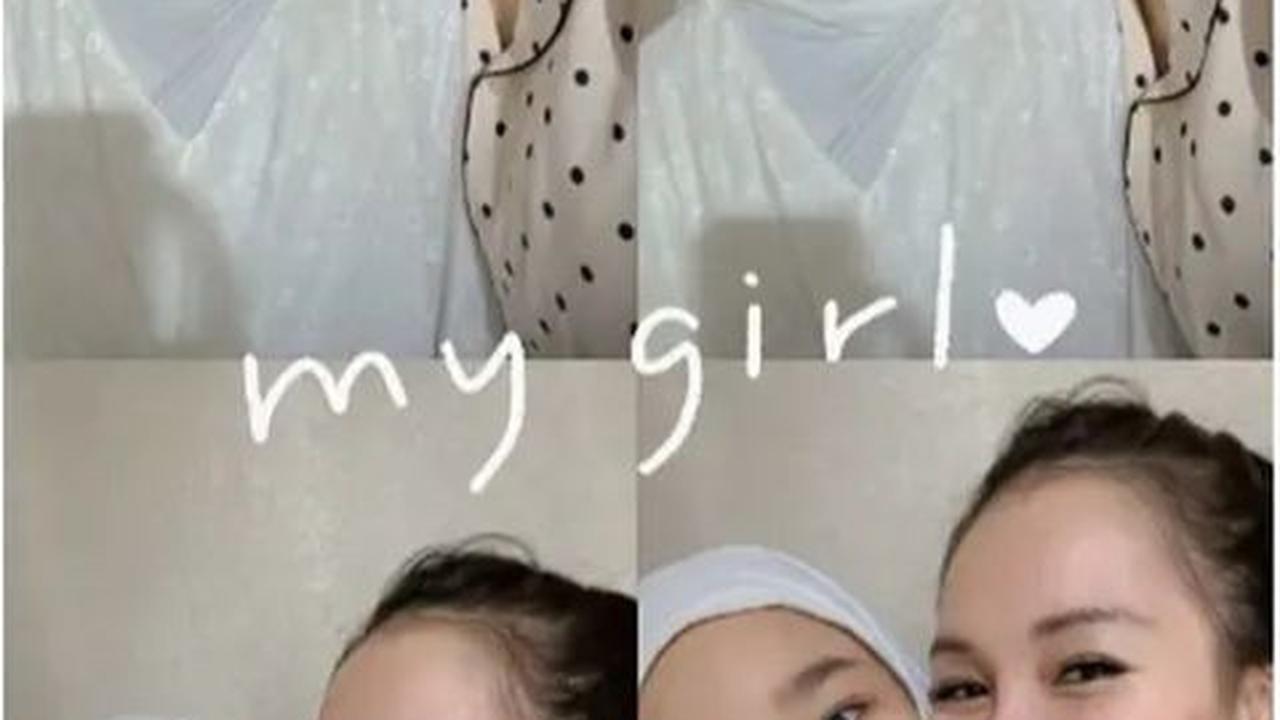 4. Foto Kolase Sembari Mencium Pipi Sang Buah Hati