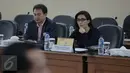 Ketua Pansus Rieke Dyah Pitaloka dan wakil ketua Pansus Pelindo II, Aziz Syamsudin saat berdiskusi di ruang rapat Gedung BPK, Jakarta, Senin (16/11). Pansus DPR RI meminta BPK mengaudit investigasi Pelindo II. (Liputan6.com/Faizal Fanani)