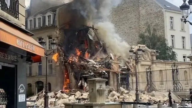 Ledakan besar di Kota Paris, Prancis, meruntuhkan bangunan pada Rabu (21/6/2023). (Dok. BBC)