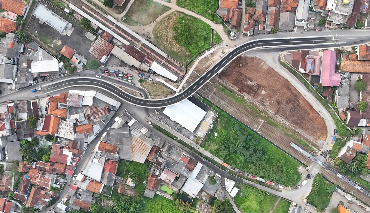 Untuk diketahui, pembangunan Flyover dan JPO Tenjo, Kecamatan Tenjo, Kabupaten Bogor, Jawa Barat ini rampung pada Juni 2025. (merdeka.com/Arie Basuki)
