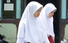 Gara-gara Proyek Jalan, Siswa SD Negeri Menumpang Ujian di Rumah Warga dengan Kondisi Memprihatinkan