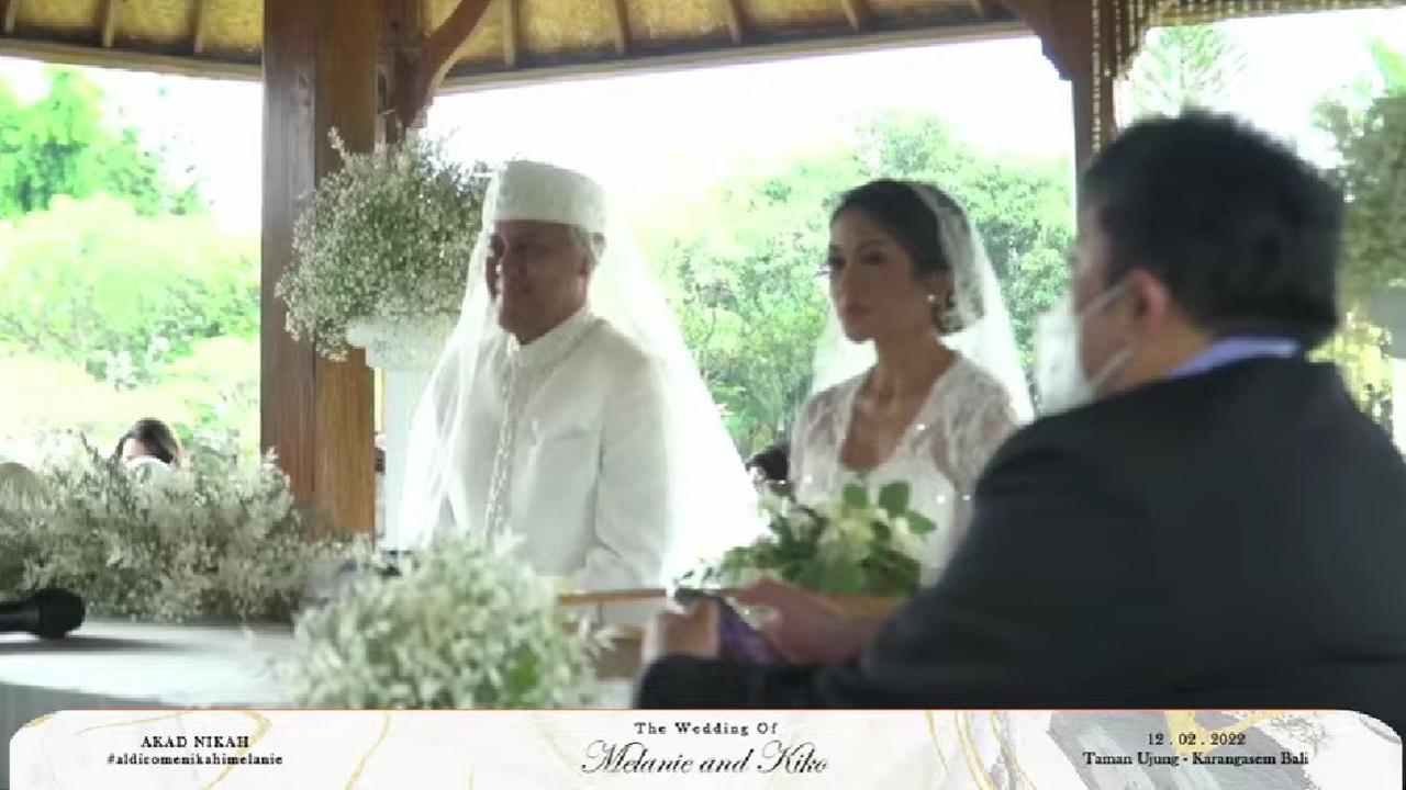 Pernikahan Melanie Putria dan Aldico Sapardan. (Tangkapan Layar YouTube/  Fit with MeL - by Melanie Putria)