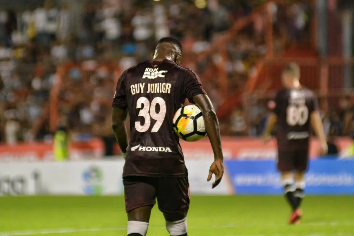 Guy Junior
