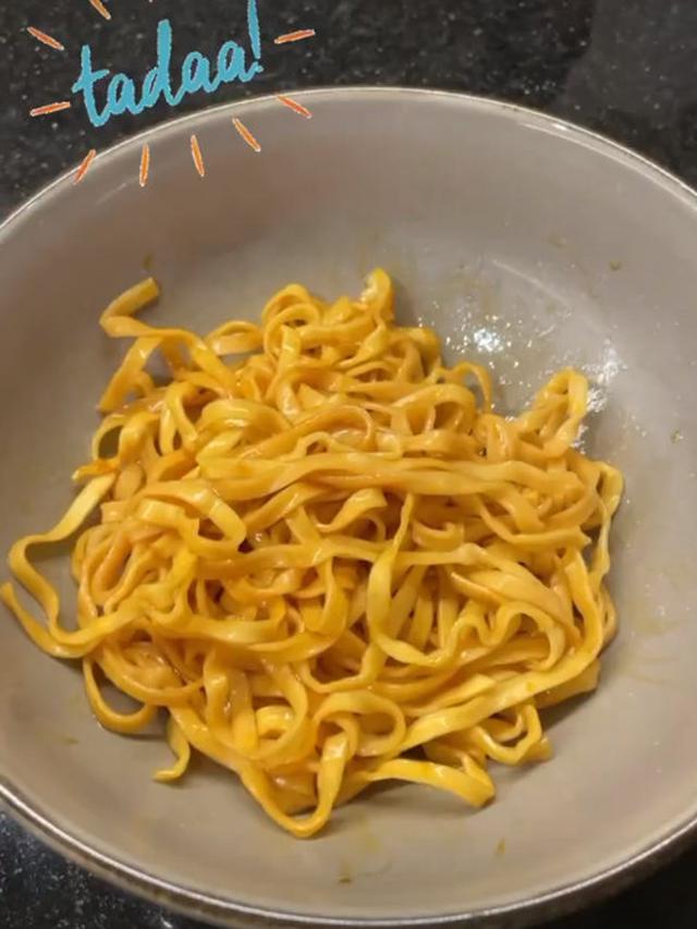 Ayudia Bing Slamet Memask mie goreng untuk anak