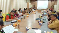 FGD) dalam rangka pelaksanaan kajian aspek sosial budaya dan sosial ekonomi pemindahan IKN oleh tim Kementerian PPN/Bappenas RI, Selasa (19/11/2019). (Liputan6.com/Abelda Gunawan)